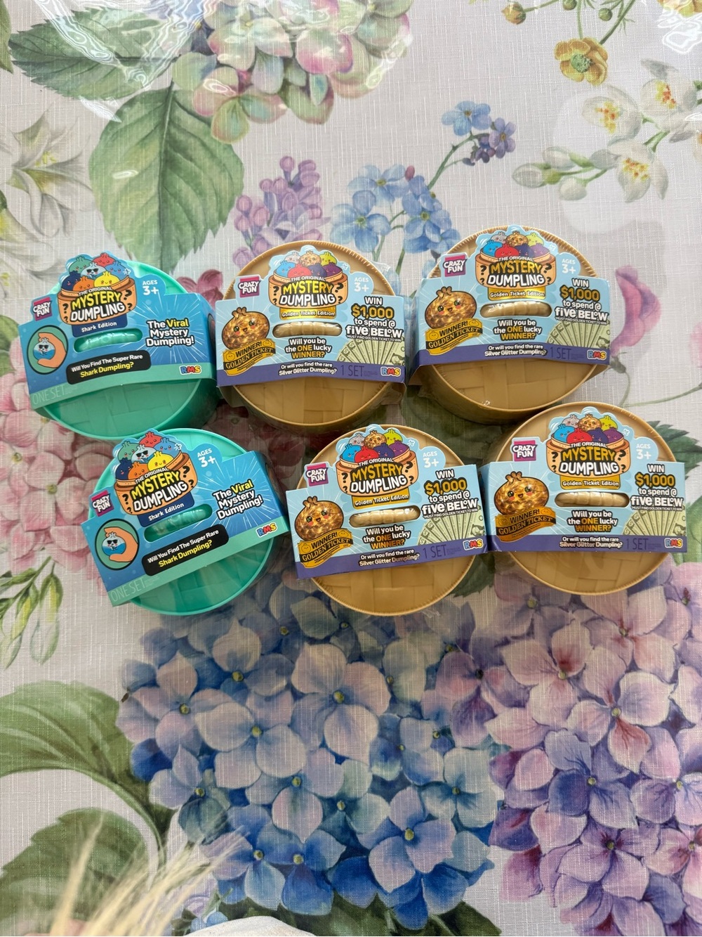 Golden Ticket and Shark Bundel